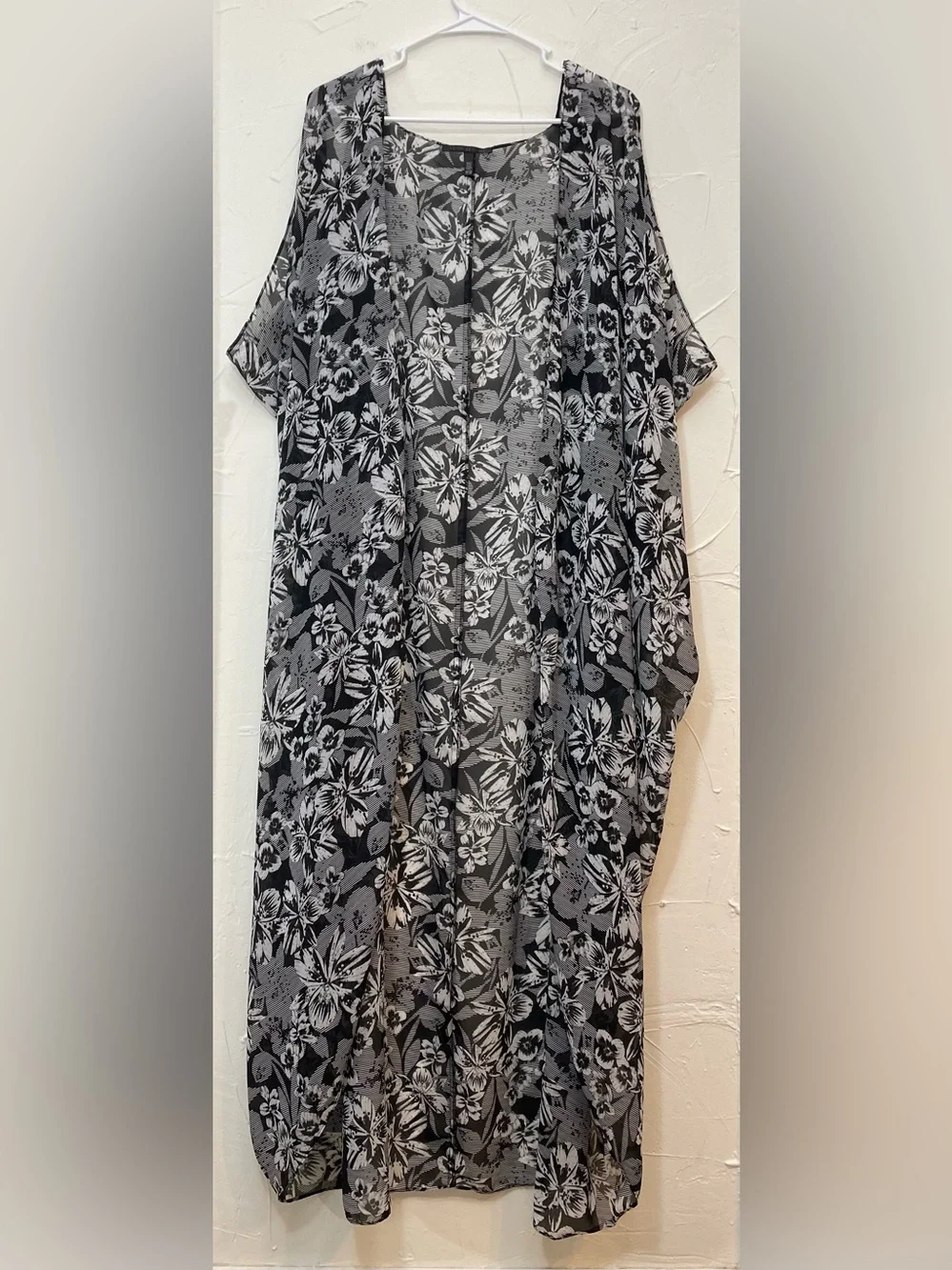 Victoria's Secret Black & White Floral Sheer Kimono Robe Swim Coverup